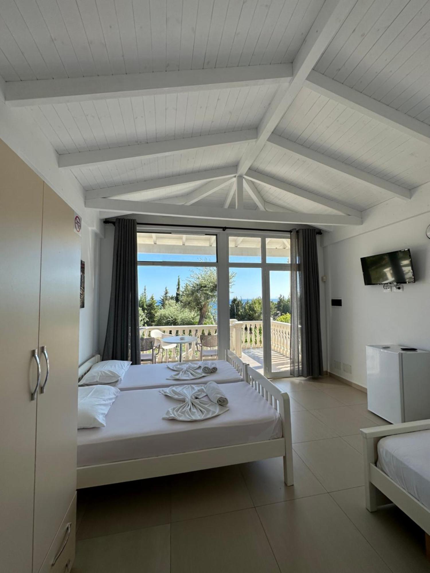 Essos Villas Dhërmi エクステリア 写真