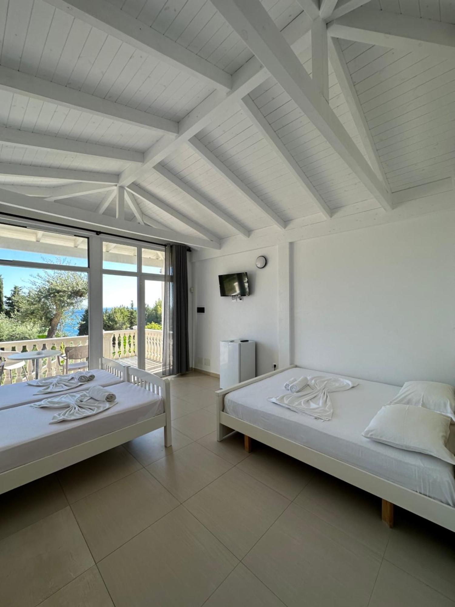 Essos Villas Dhërmi エクステリア 写真