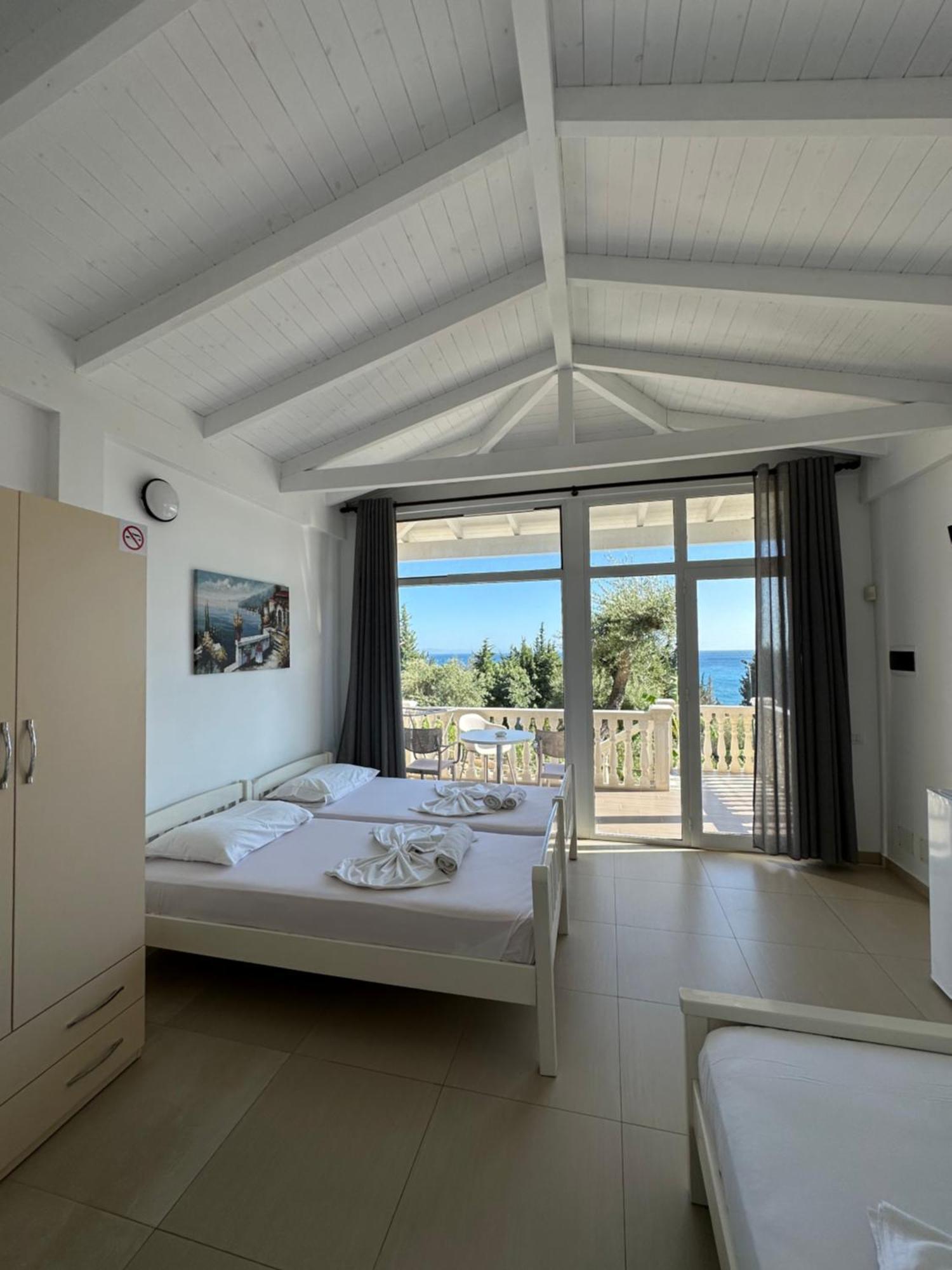 Essos Villas Dhërmi エクステリア 写真