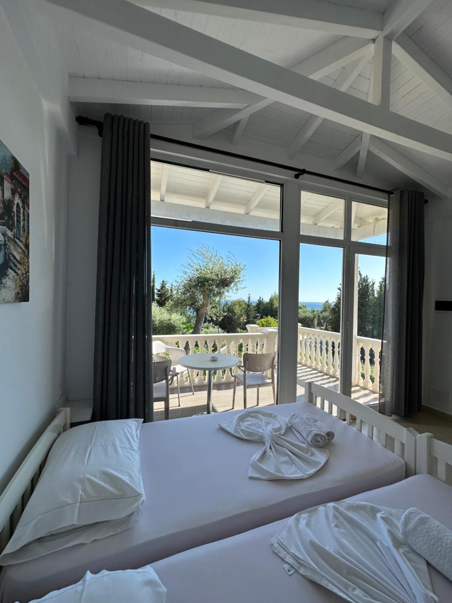 Essos Villas Dhërmi エクステリア 写真