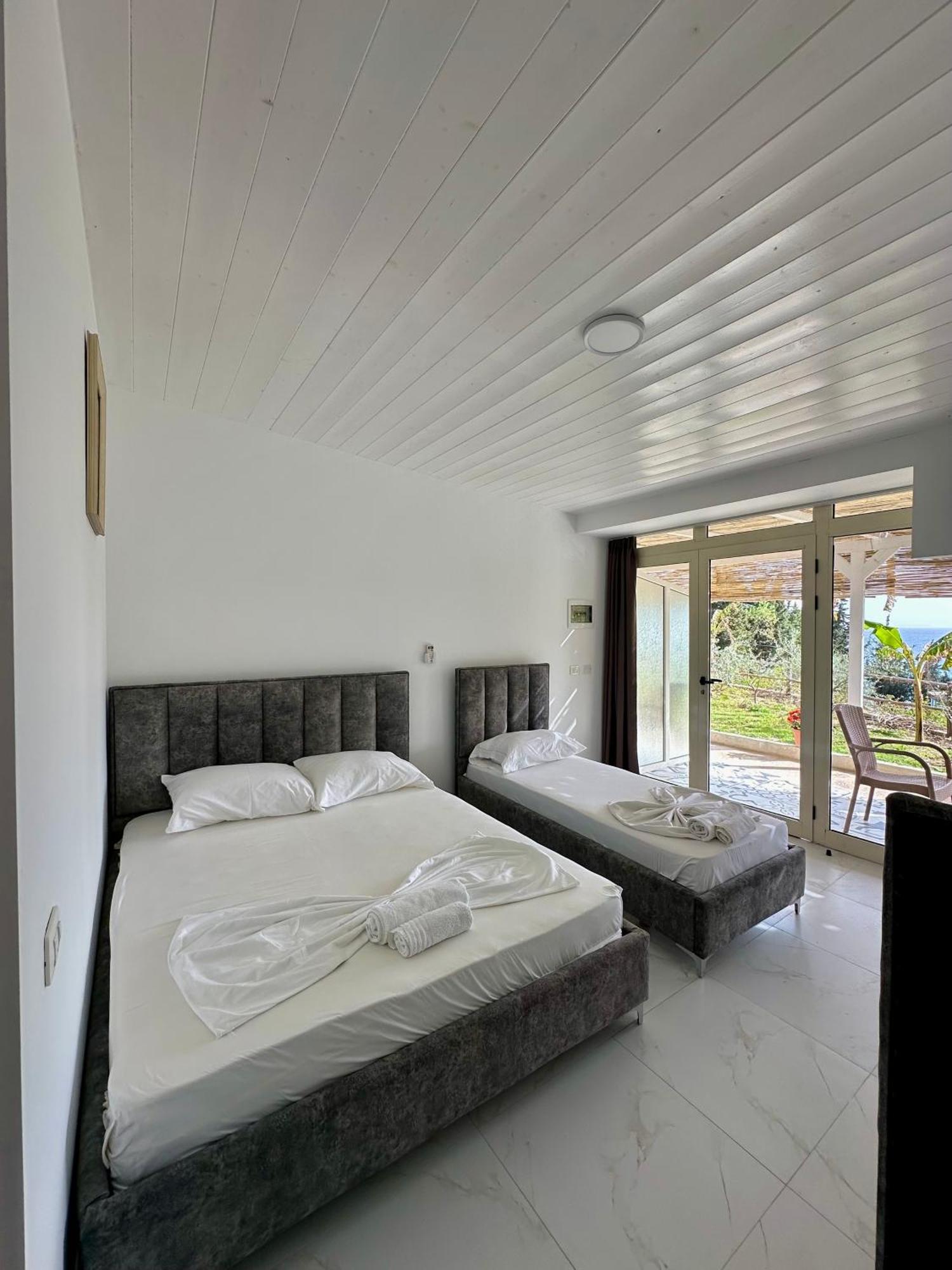 Essos Villas Dhërmi エクステリア 写真