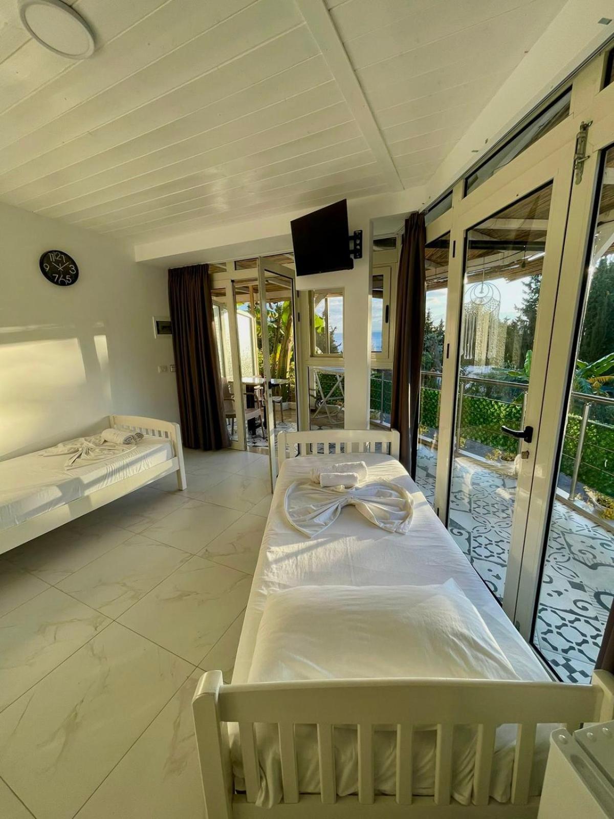 Essos Villas Dhërmi エクステリア 写真