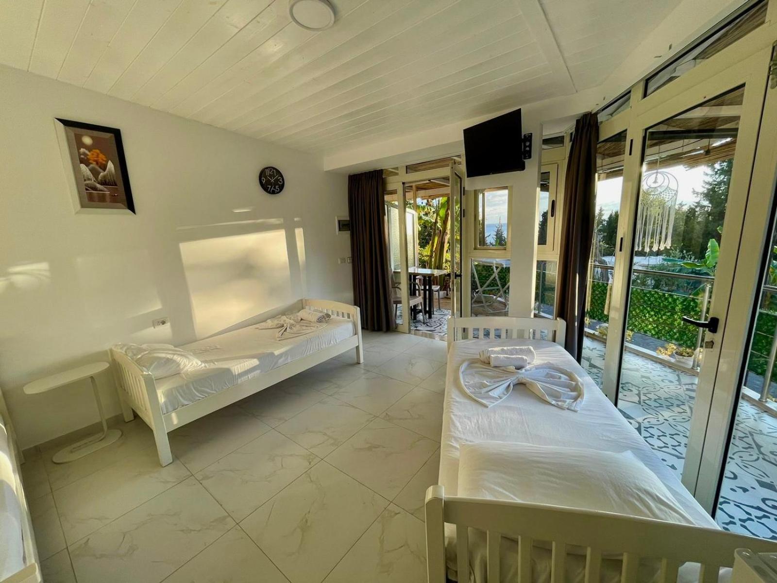 Essos Villas Dhërmi エクステリア 写真