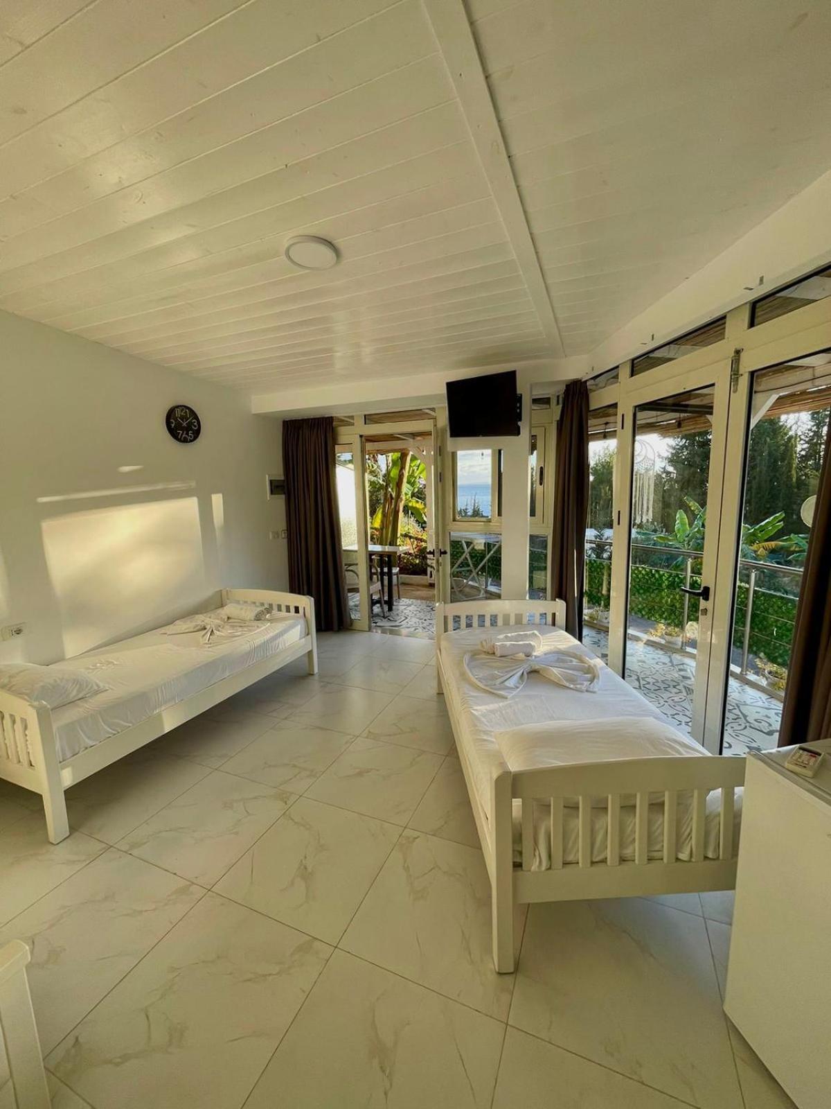 Essos Villas Dhërmi エクステリア 写真