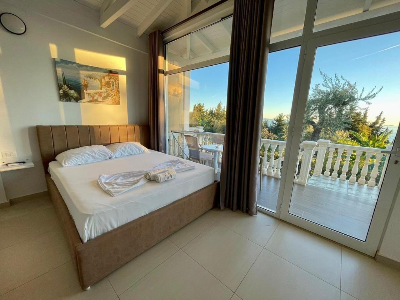 Essos Villas Dhërmi エクステリア 写真